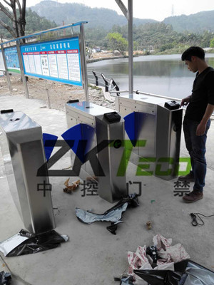 中控門禁公司在天河區(qū)安裝指紋翼閘、輥閘